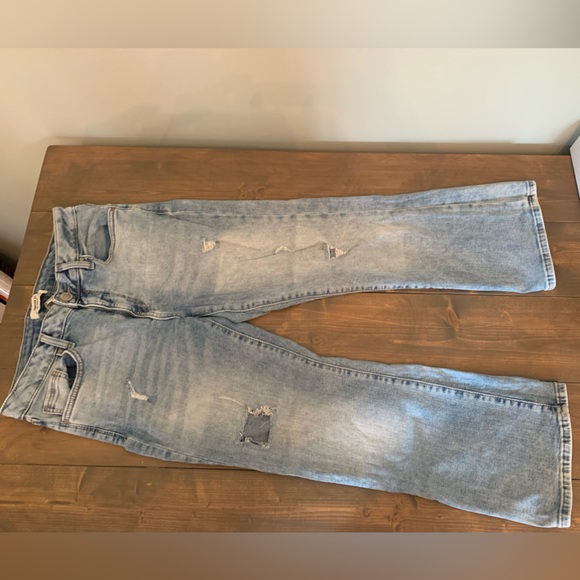 Forever 21 cropped weathered jeans with flared bottoms. Stretch material. Comfy - Picture 4 of 12